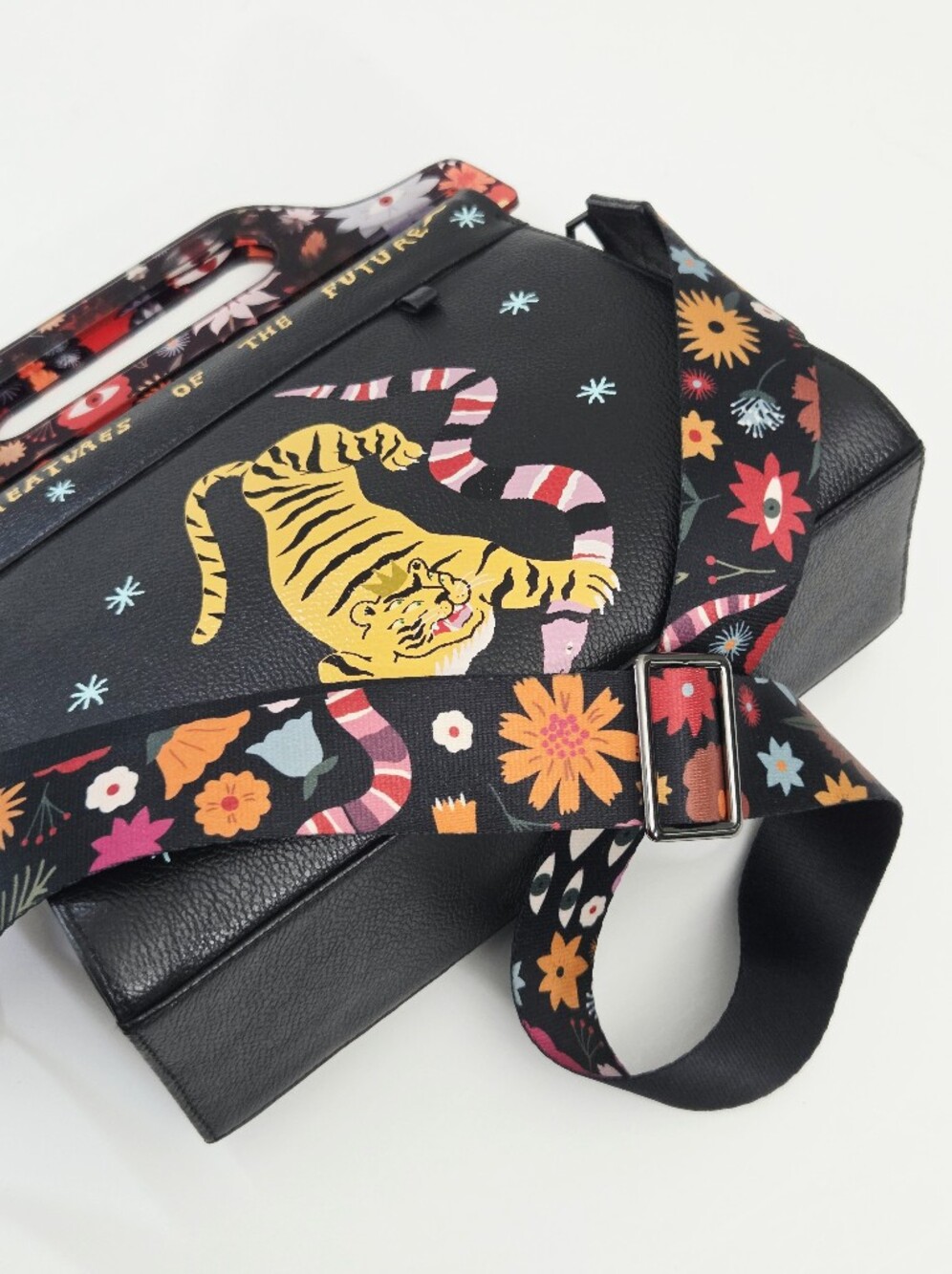 MIN & MON VALI LEATHER CROSSBODY BAG PLASTIC HANDLE - TIGER AND SNAKE PRINT - Picture 8 of 13